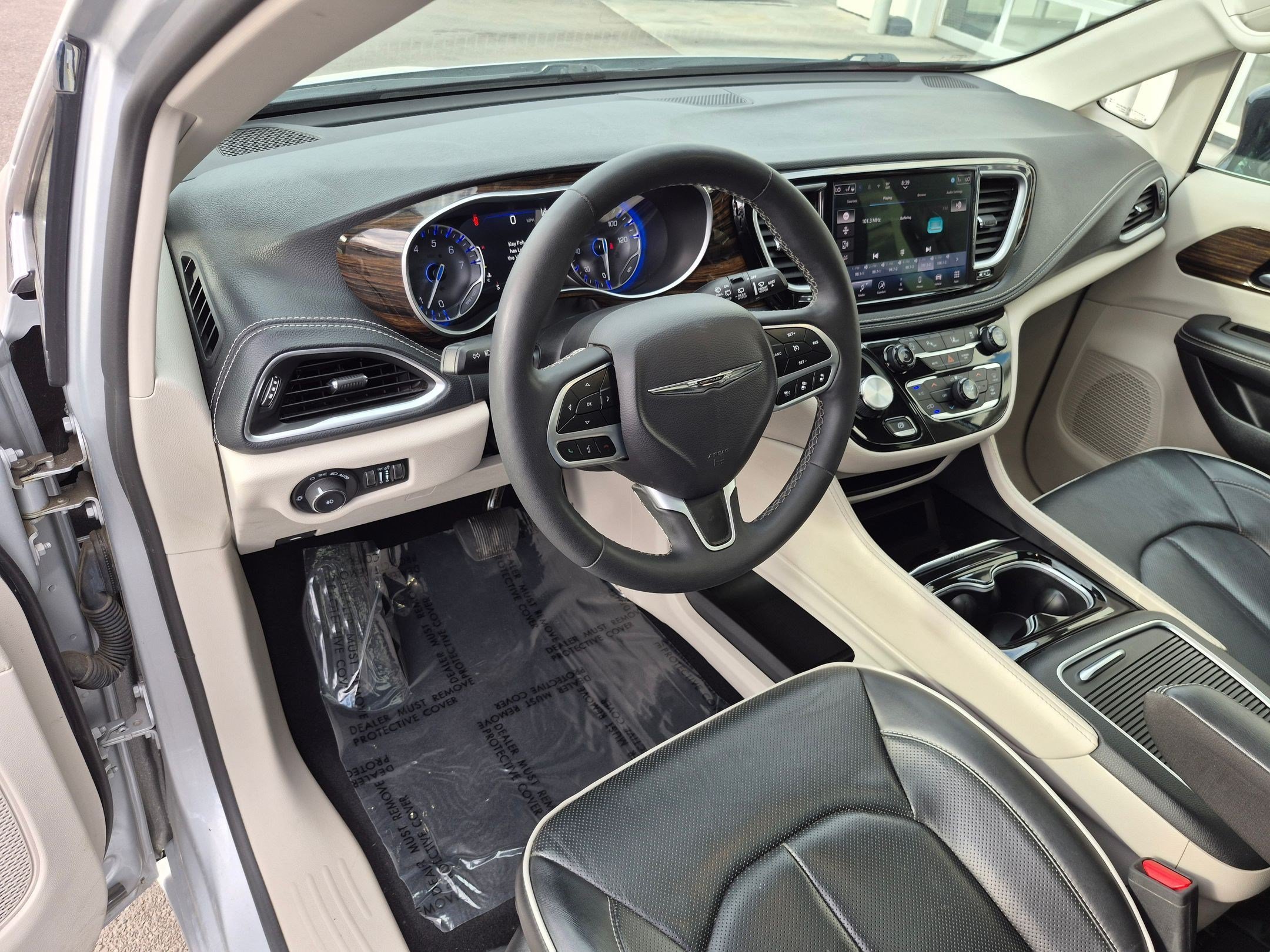 2024 Chrysler Pacifica Limited - Photo 15