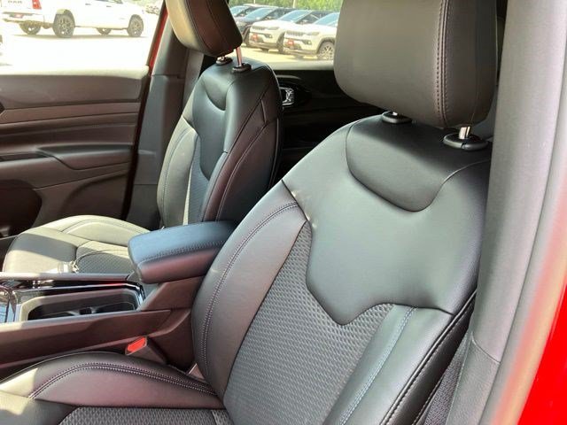 New 2026 Red Hot Pearlcoat Jeep Latitude Altitude image 11