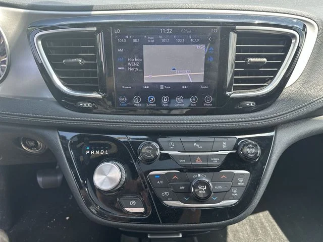 Used 2018 Black Chrysler Limited image 15