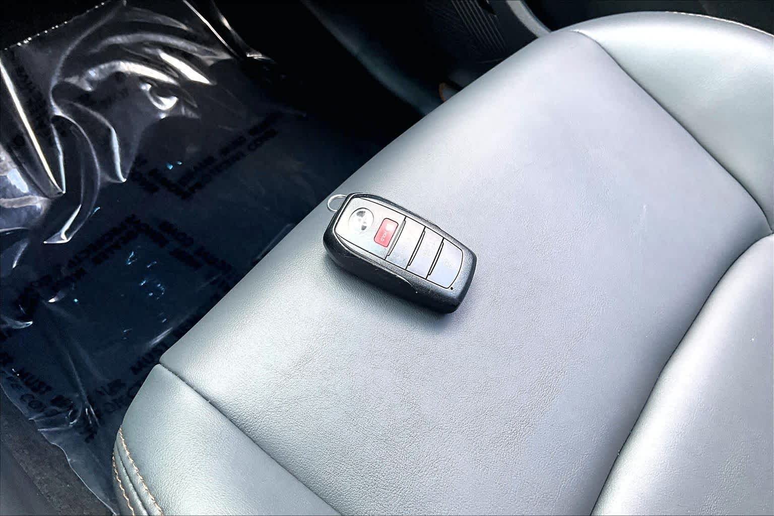 Used 2023 Wind Chill Pearl Toyota XLE image 14