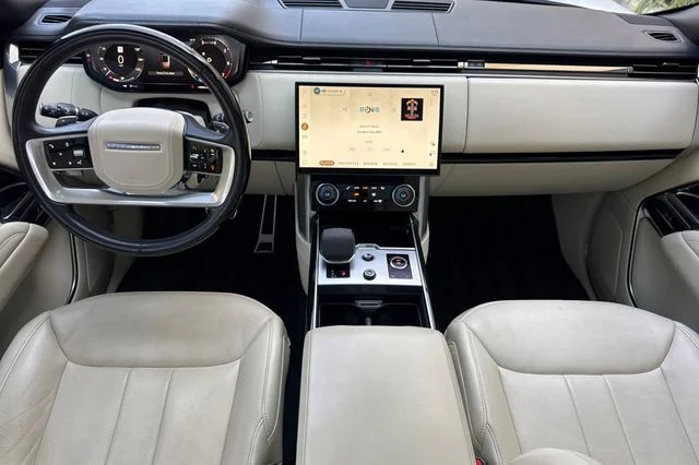 Used 2023 White Land Rover Autobiography image 12