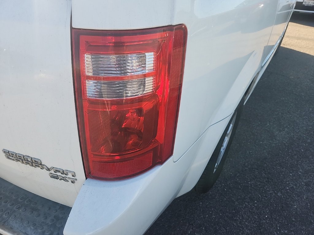 Used 2010 Stone White Dodge SXT image 13