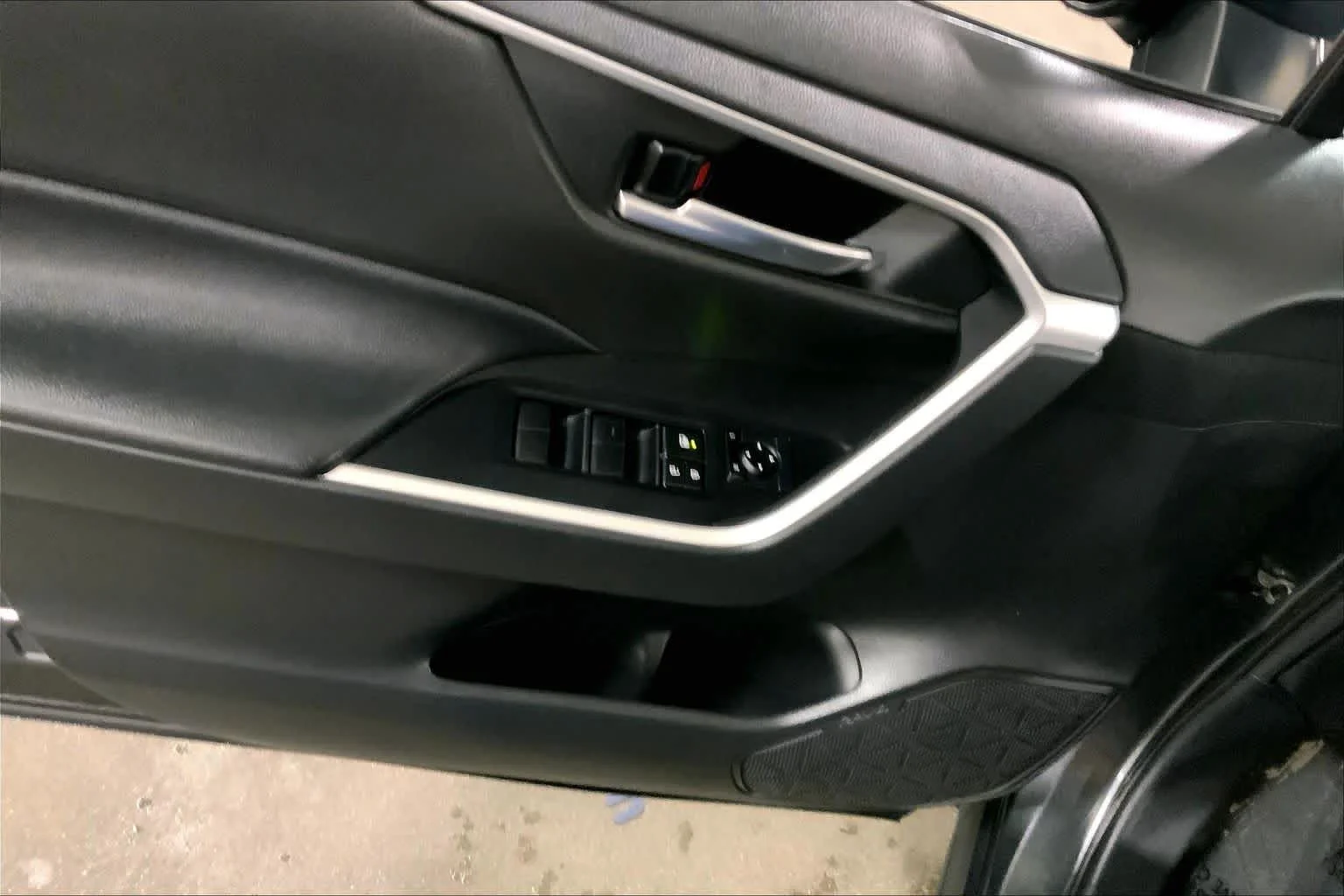 Used 2020 Magnetic Gray Metallic Toyota XLE image 36
