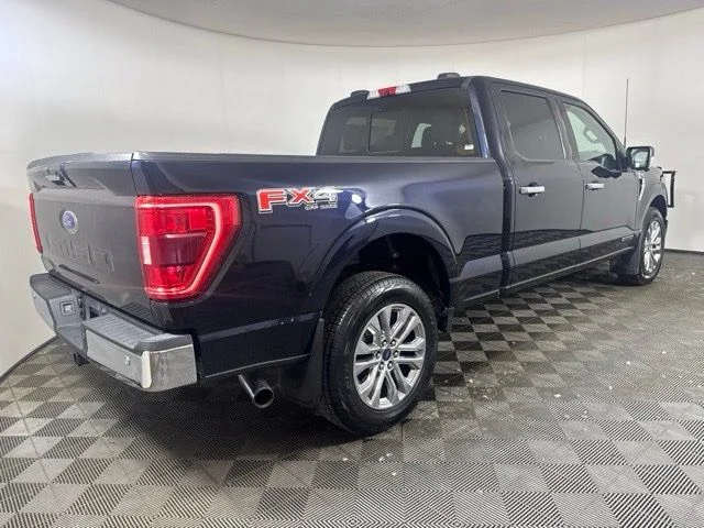 Certified Used 2021 Blue Metallic Ford XLT image 3