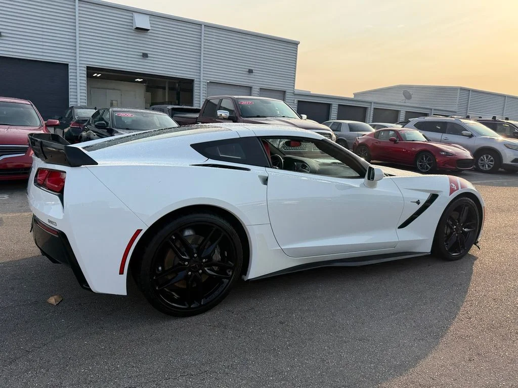 Used 2019 White Chevrolet Stingray image 7