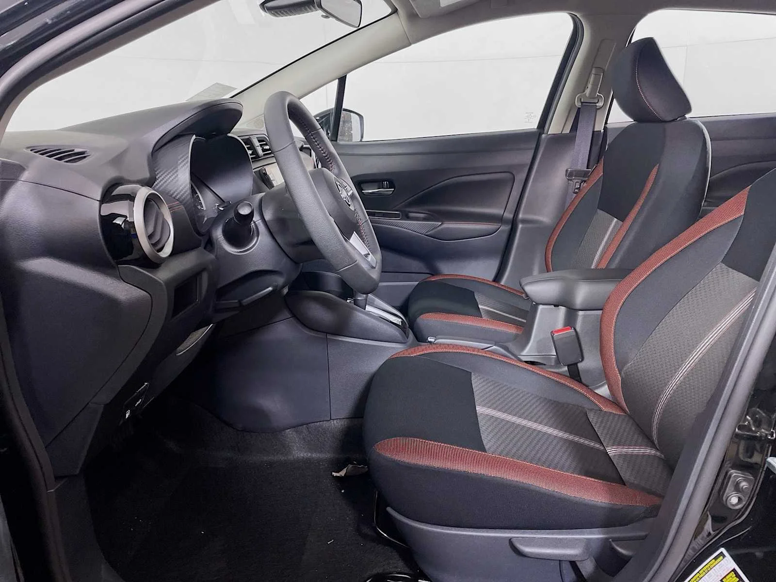 Used 2025 Super Black Nissan SR image 4