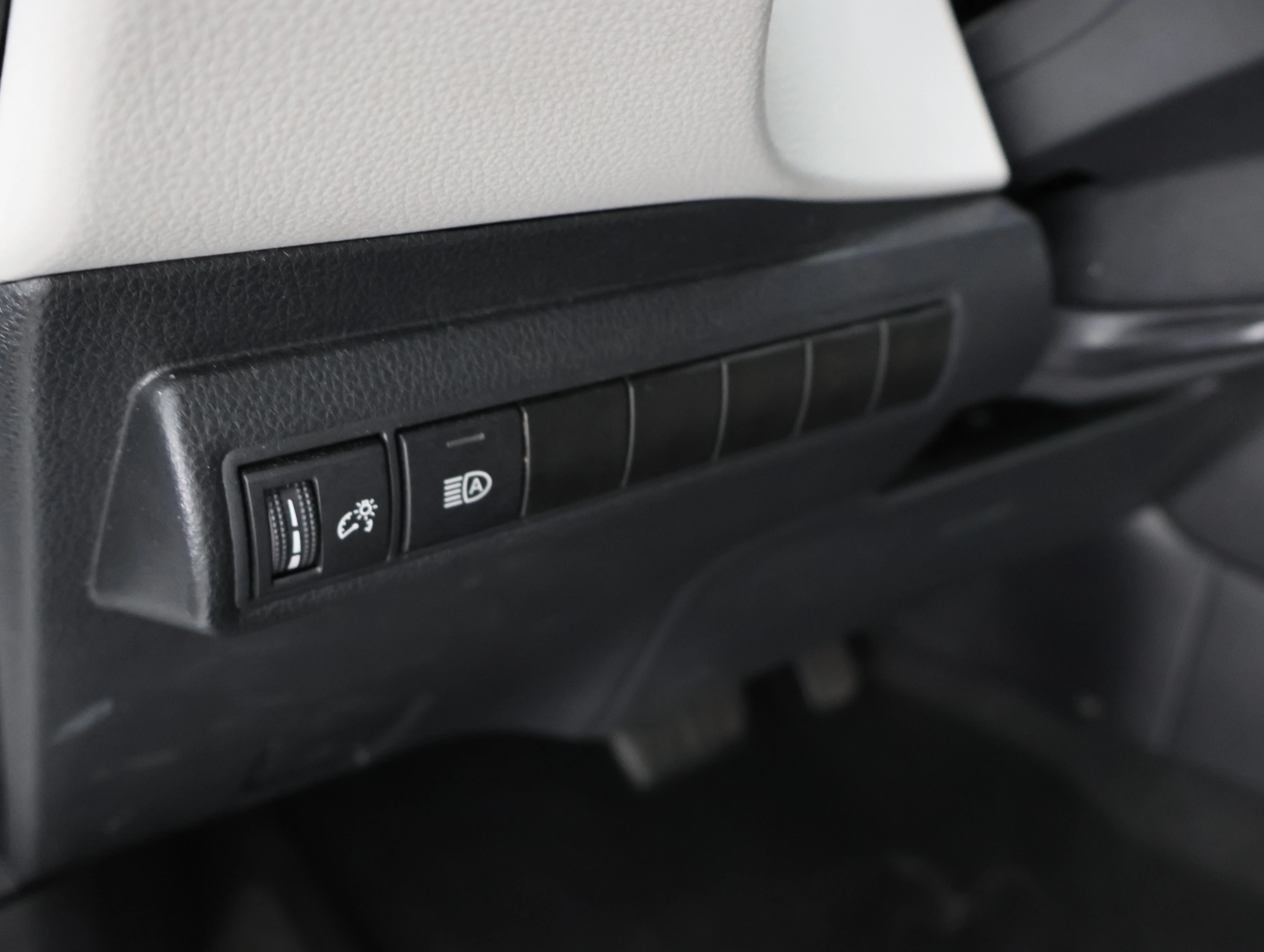 Used 2024 Ice Cap Toyota LE image 38