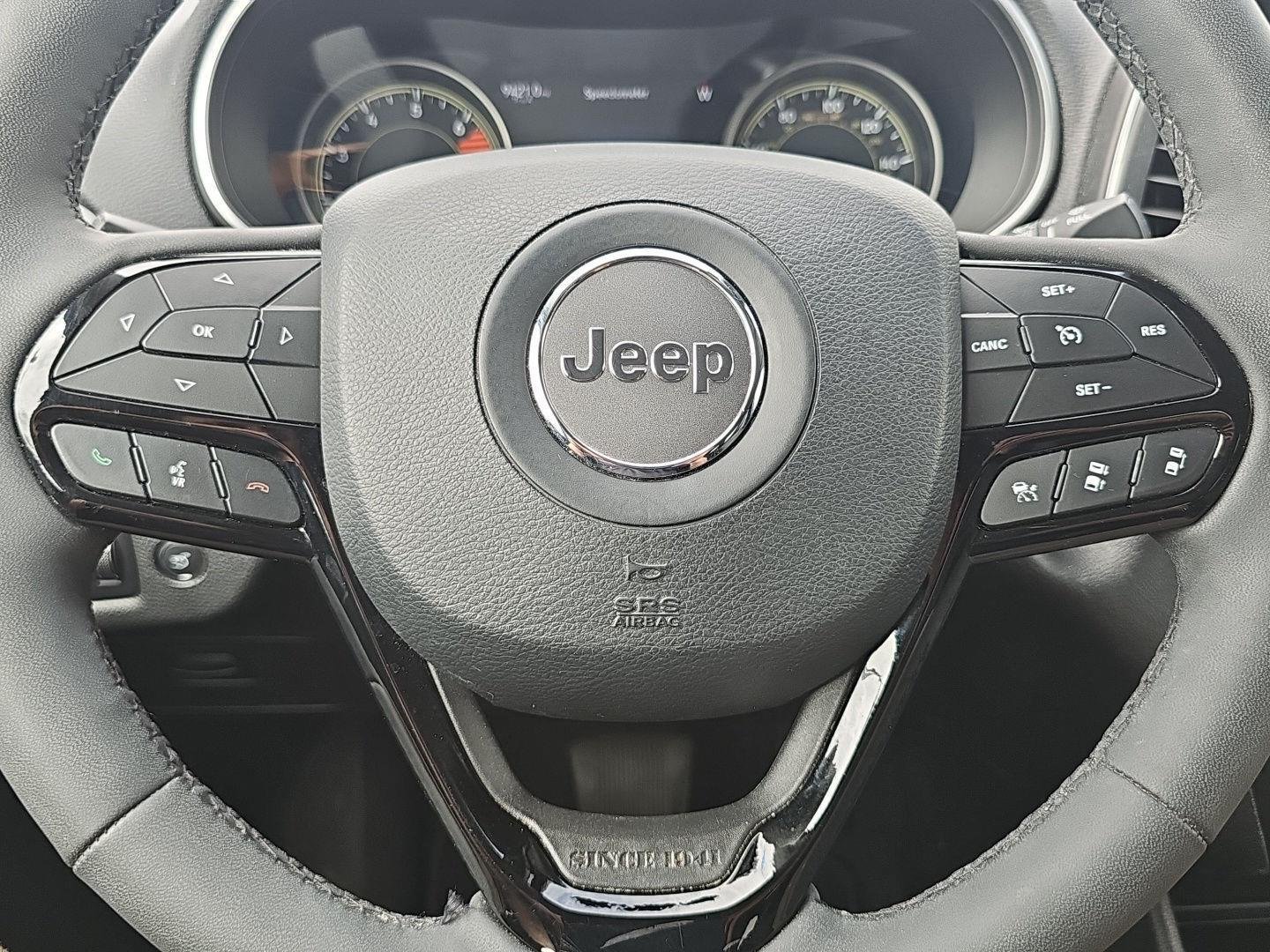 Used 2023 Diamond Black Crystal Pearlcoat Jeep Altitude Lux image 17