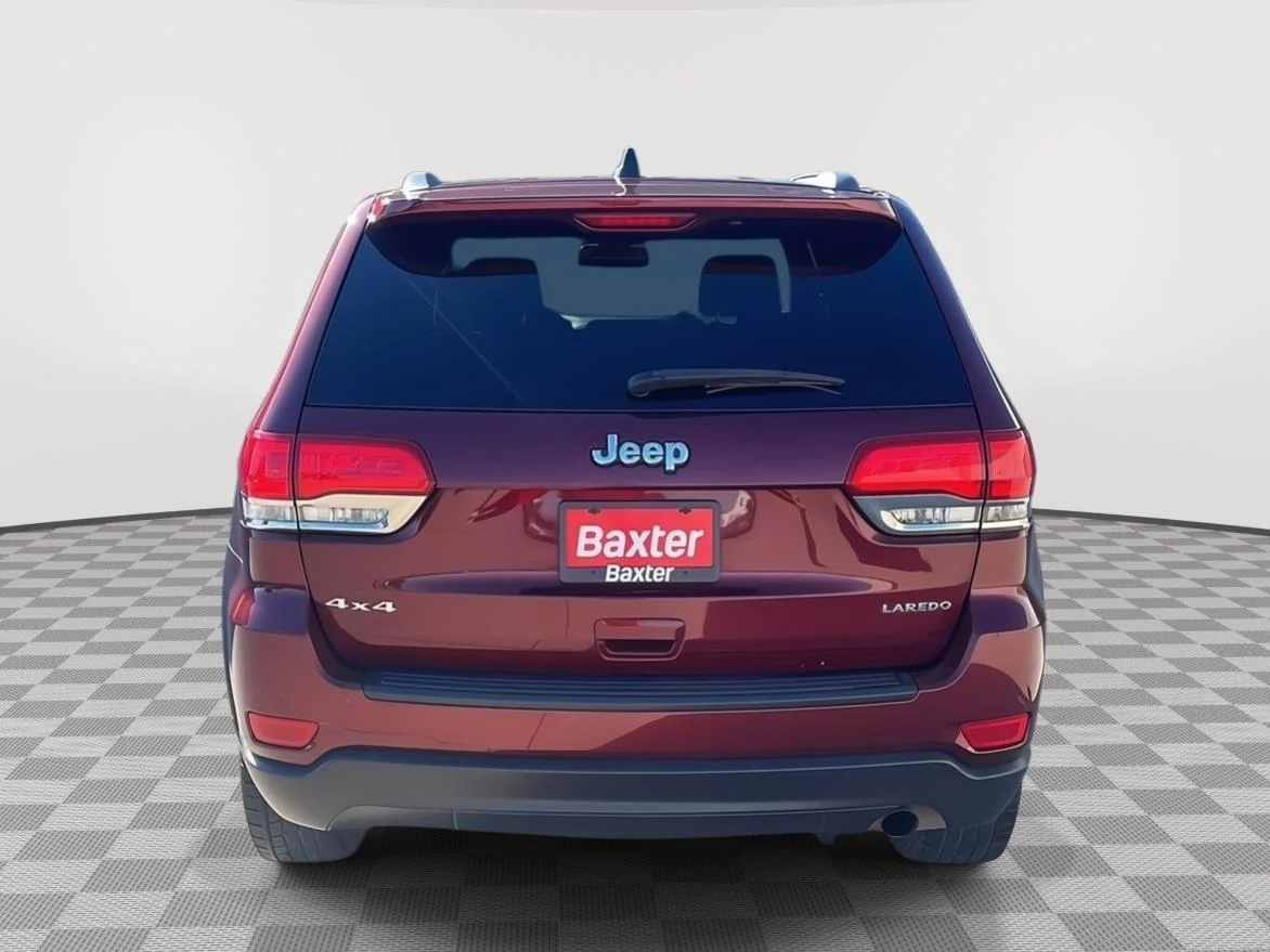 Used 2016 Velvet Red Pearlcoat Jeep Laredo image 10