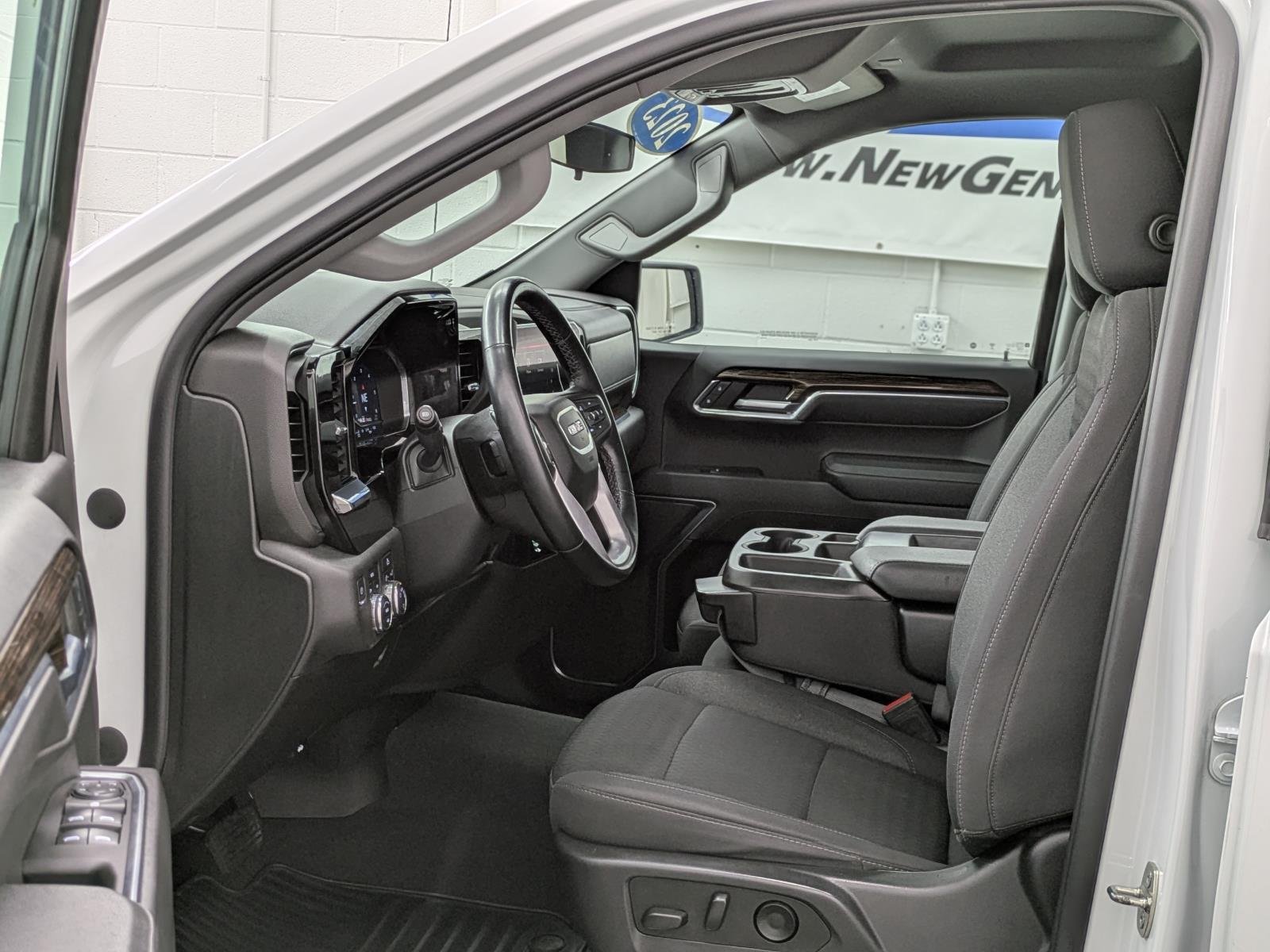 2023 Gmc Sierra 1500 SLE photo 3