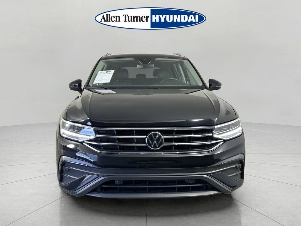 Used 2024 Deep Black Pearl Volkswagen 2.0T SE image 3