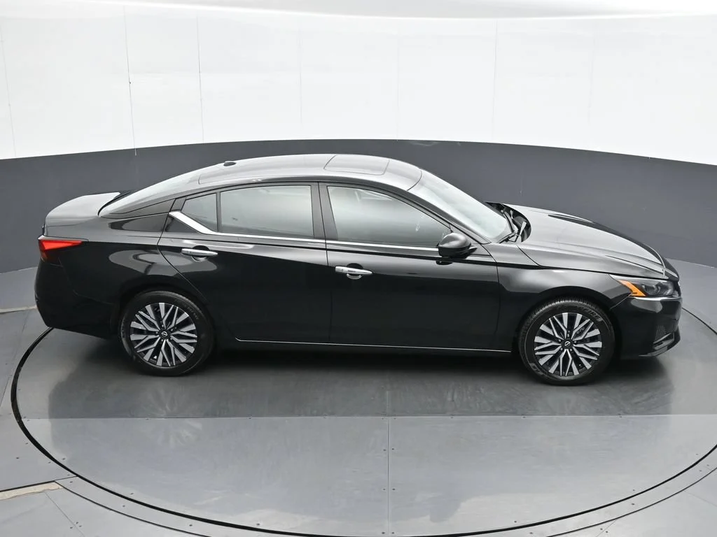 Used 2024 Black Nissan 2.5 SV image 22