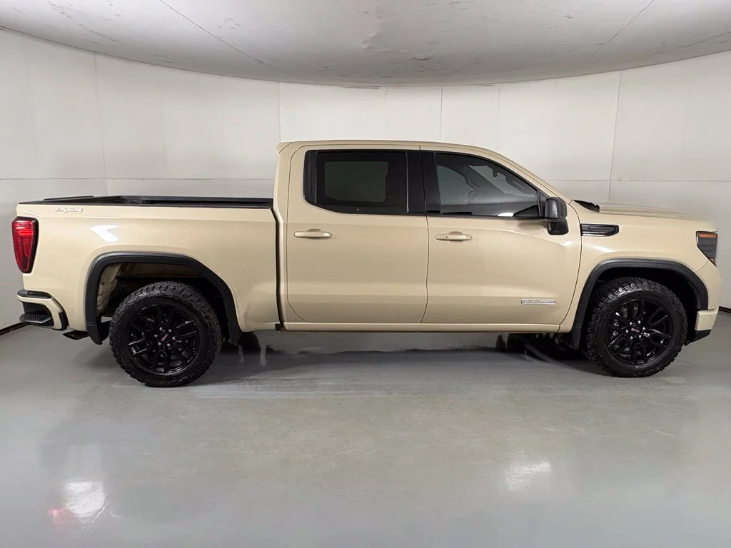 Used 2022 Beige GMC Elevation image 11