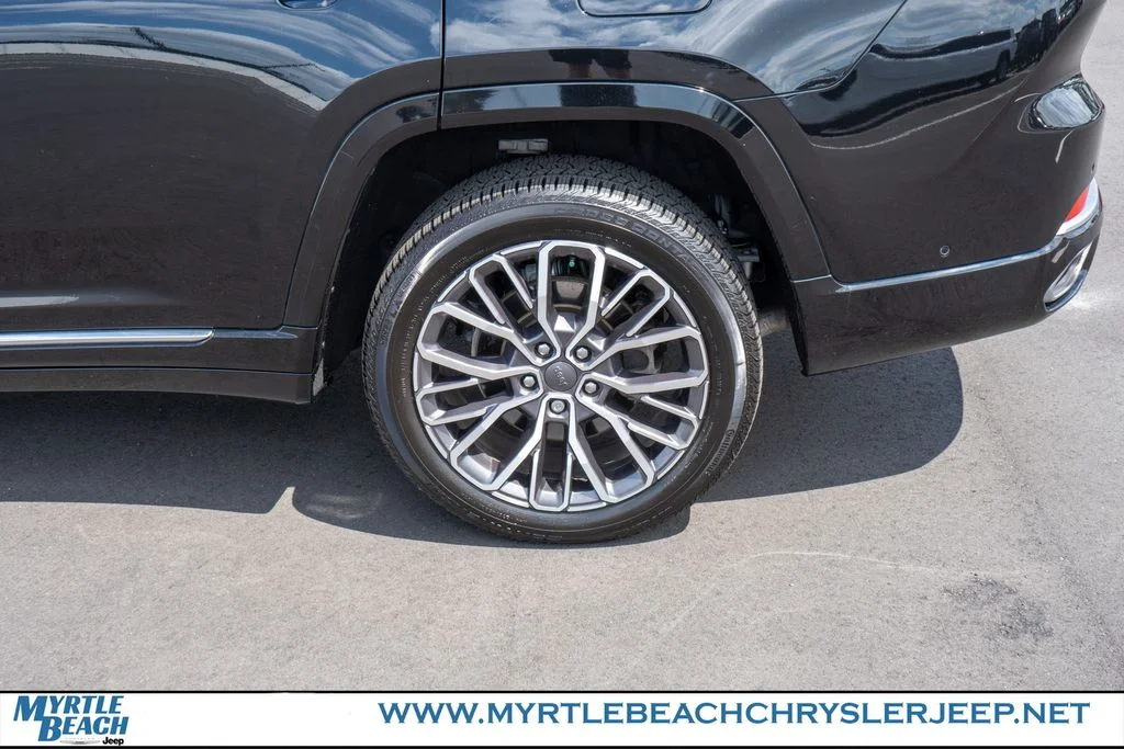 Certified Used 2021 Diamond Black Jeep Summit image 12