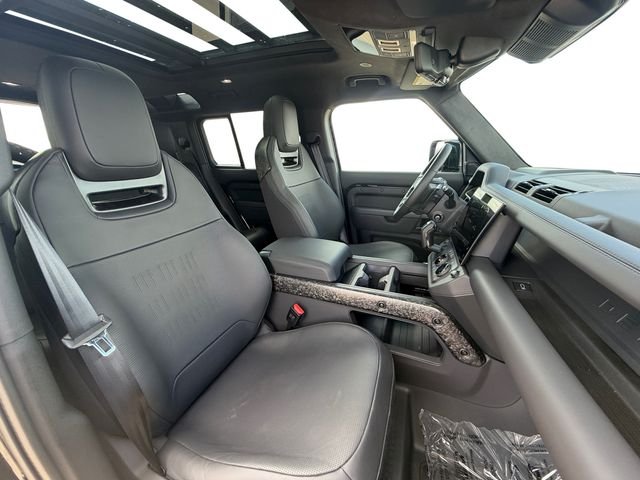 New 2026 Narvik Black Land Rover OCTA Black image 16