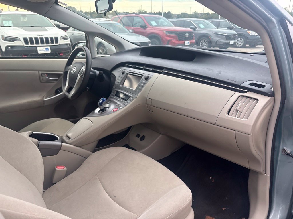 Used 2014 Pearl Toyota Three image 22