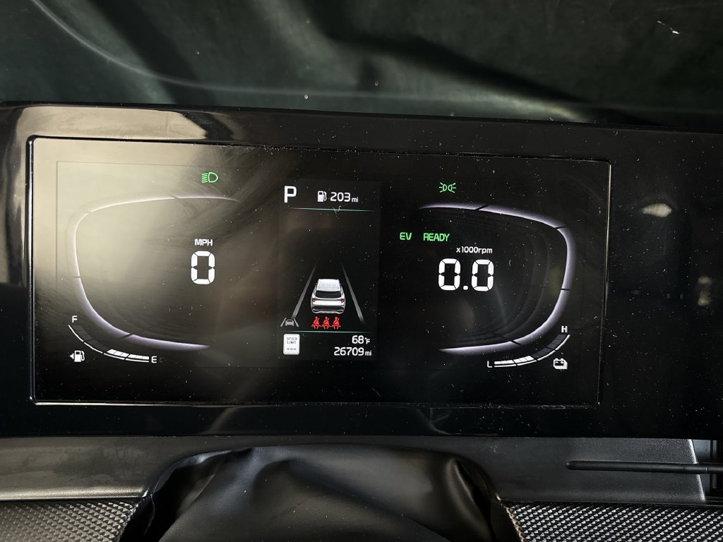 Used 2023 Snow White Pearl Kia LX image 21