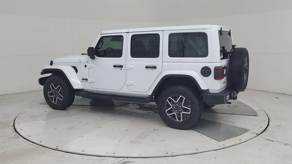 New 2026 Bright White Clear-Coat Exterior Paint Jeep Sahara image 10