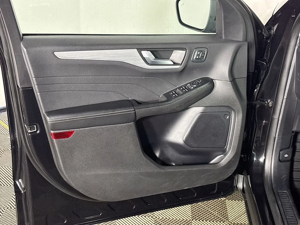 Used 2025 Black Ford Platinum image 10
