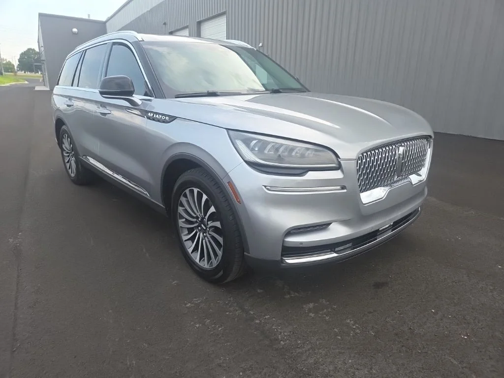 Used 2024 Silver Lincoln Premiere image 18