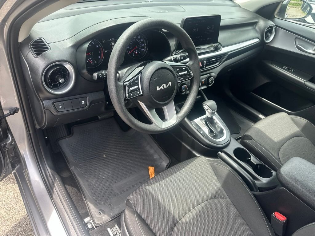 Used 2024 Gray Kia LXS image 9