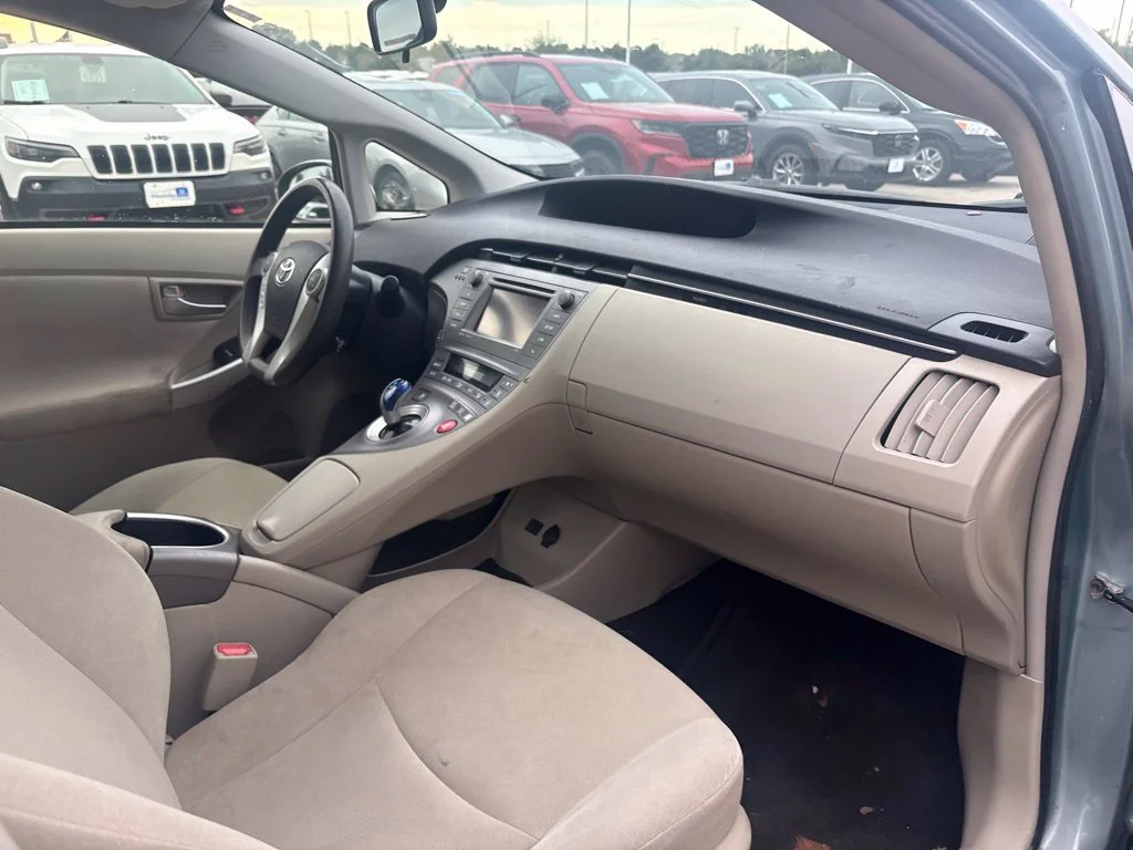 Used 2014 Beige Toyota Three image 22