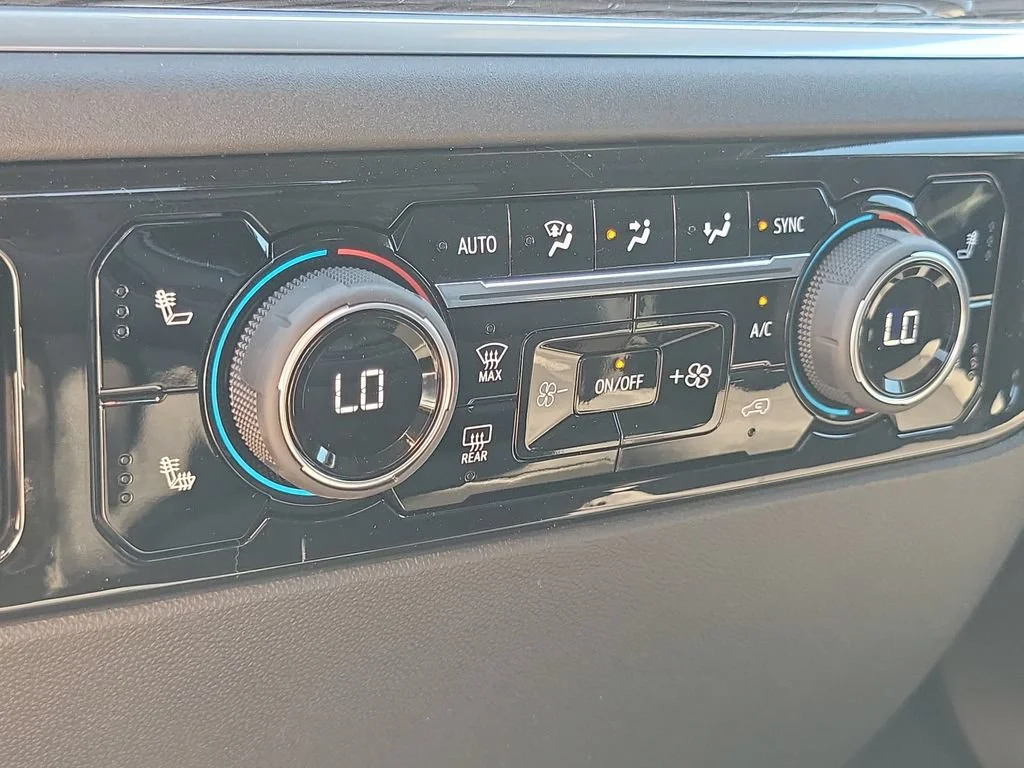 New 2026 Summit White Chevrolet LT (2FL) image 18