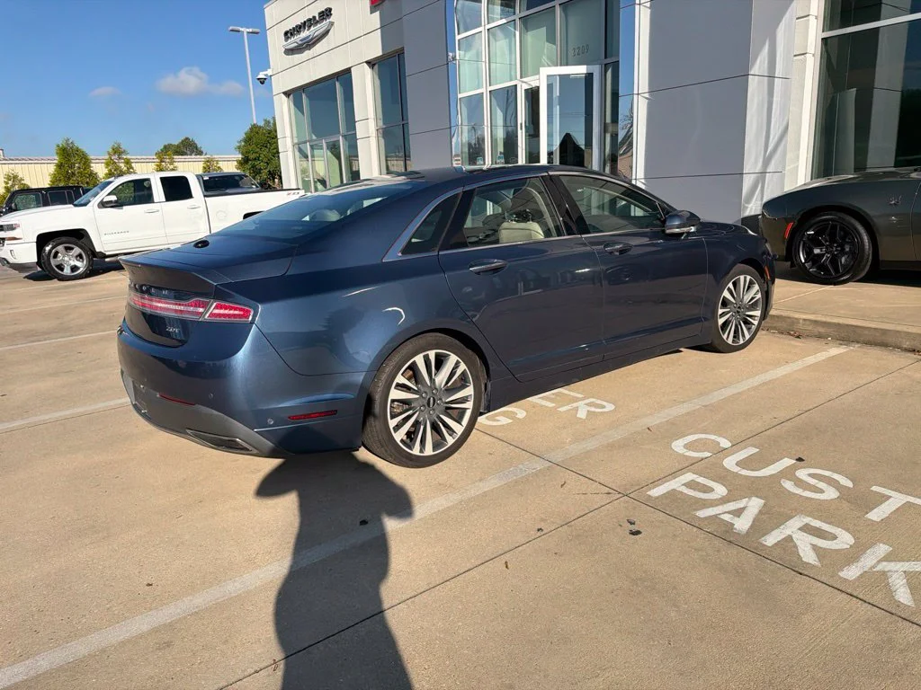 Used 2019 Blue Lincoln Reserve image 18