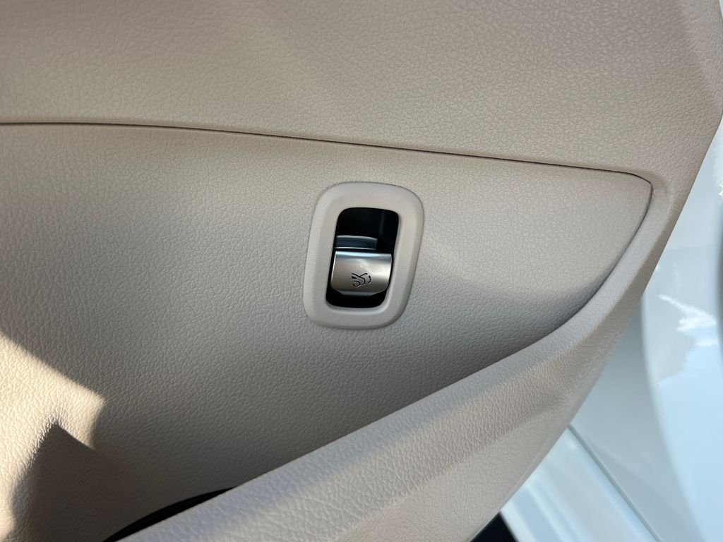 New 2026 Polar White Mercedes-Benz C 300 image 13