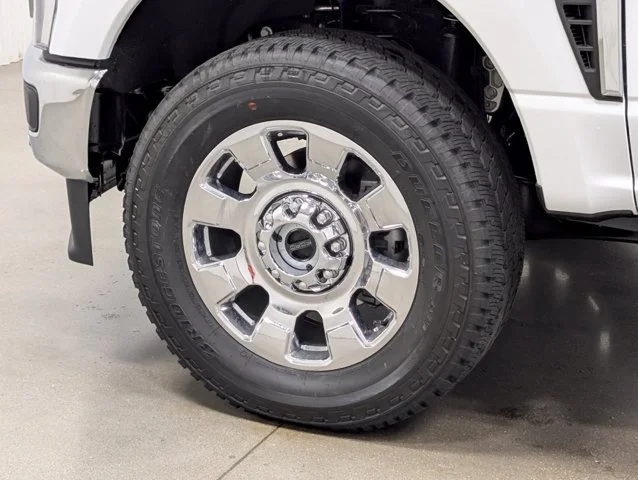 New 2027 Oxford White Ford F-350® Lariat® image 42