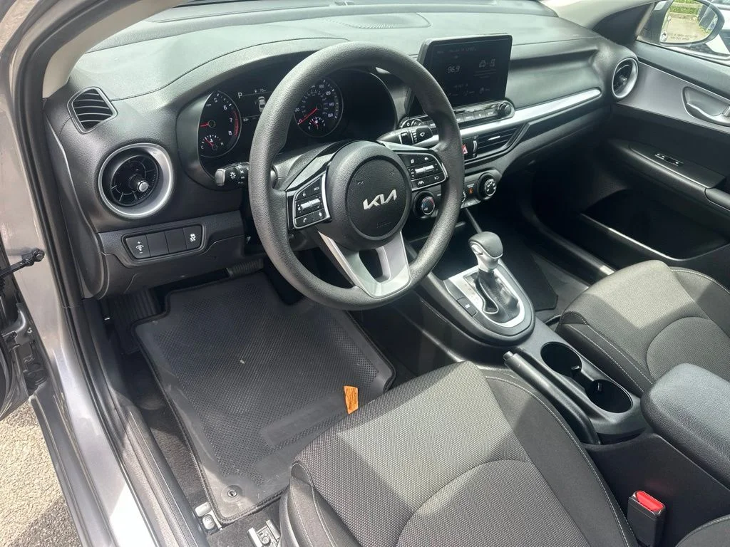 Used 2024 Gray Kia LXS image 9