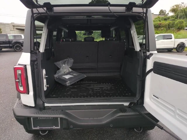 Used 2024 White Ford Badlands image 32