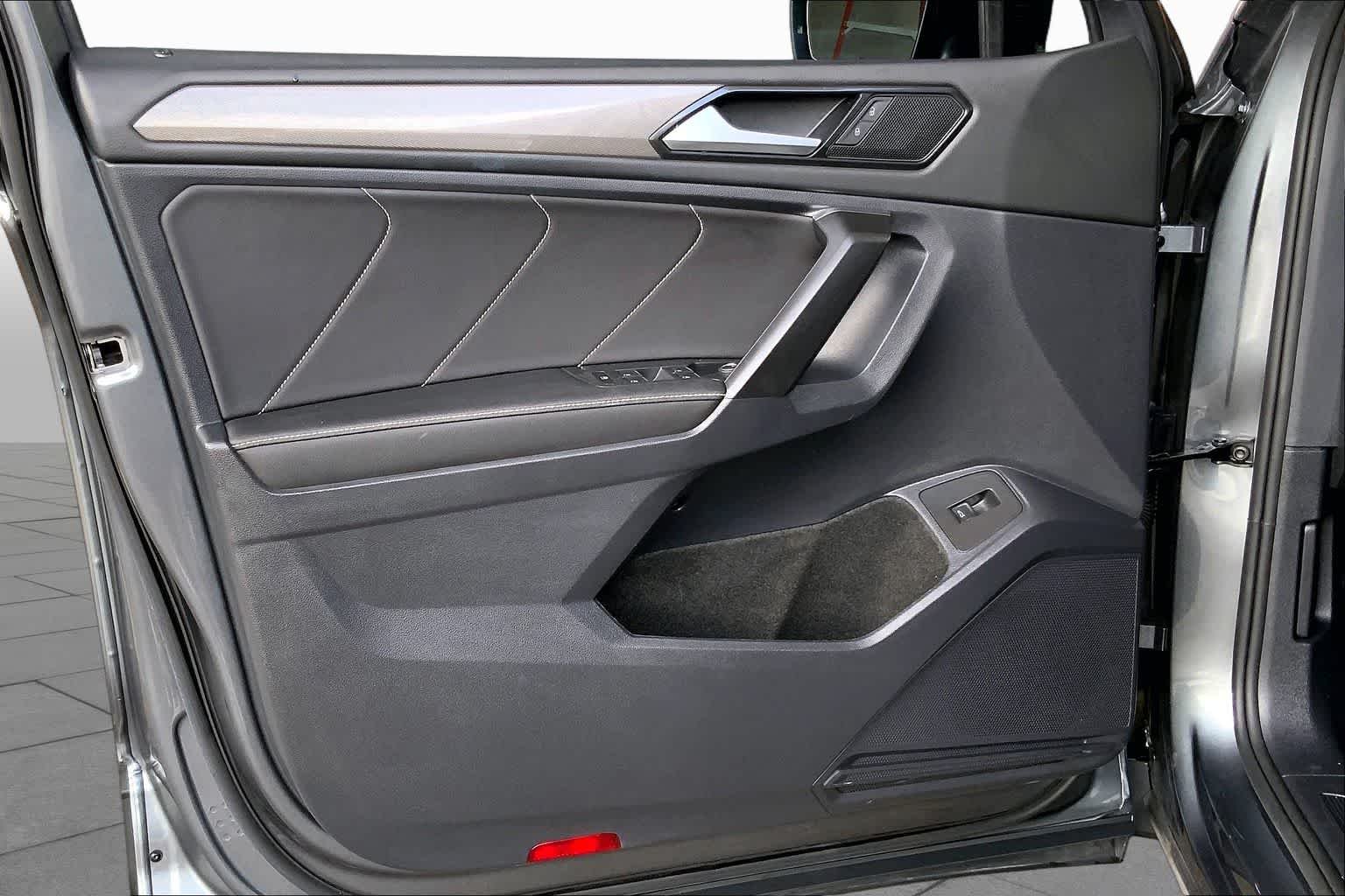Used 2023 Platinum Gray Metallic Volkswagen SE image 22