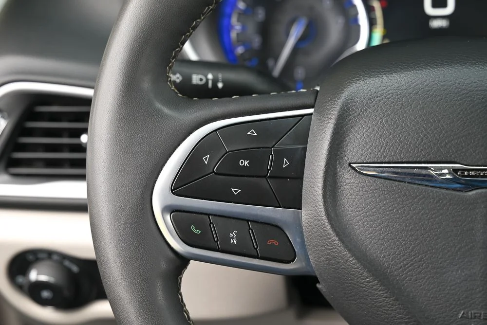 Used 2024 Black Chrysler Touring L image 20