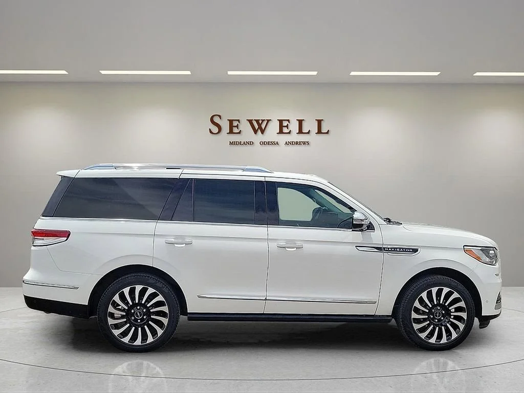 Used 2022  Lincoln Black Label image 6