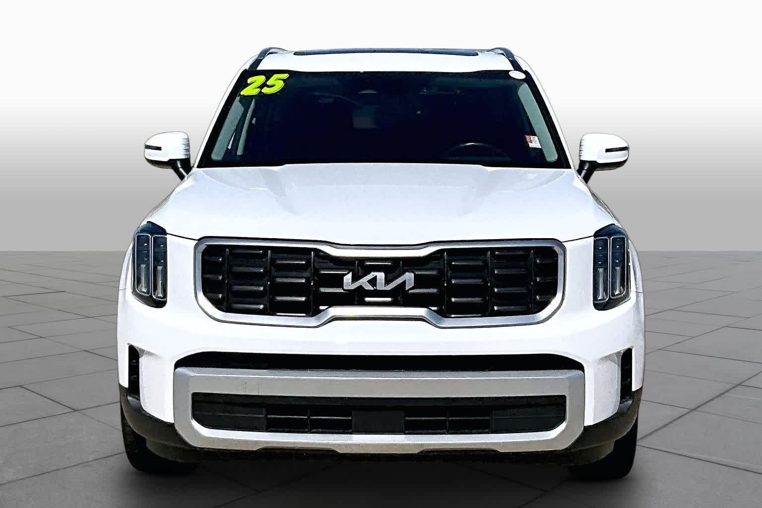 Used 2025 Glacial White Pearl Kia S image 4