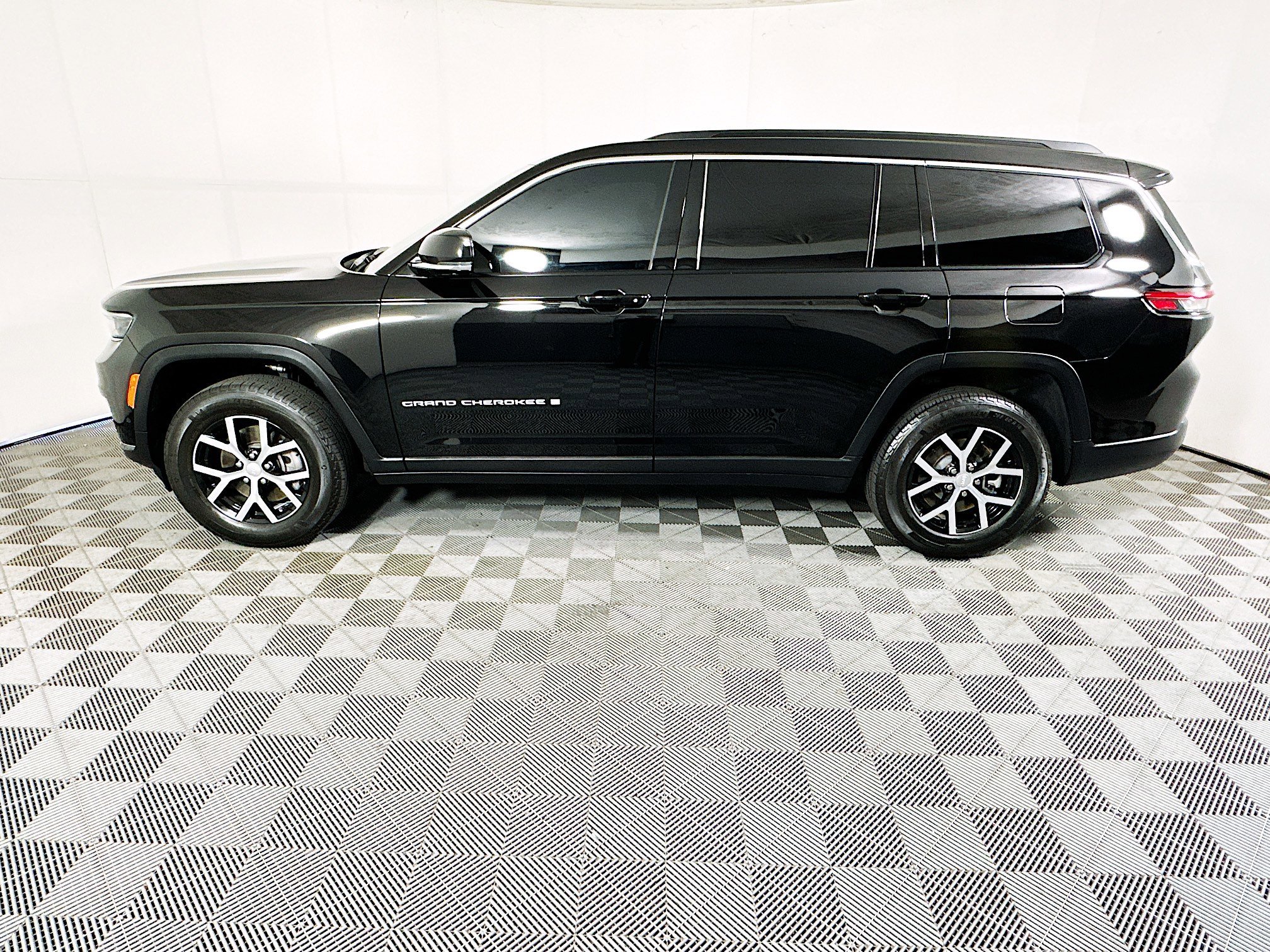 2025 Jeep Grand thumbnail 8