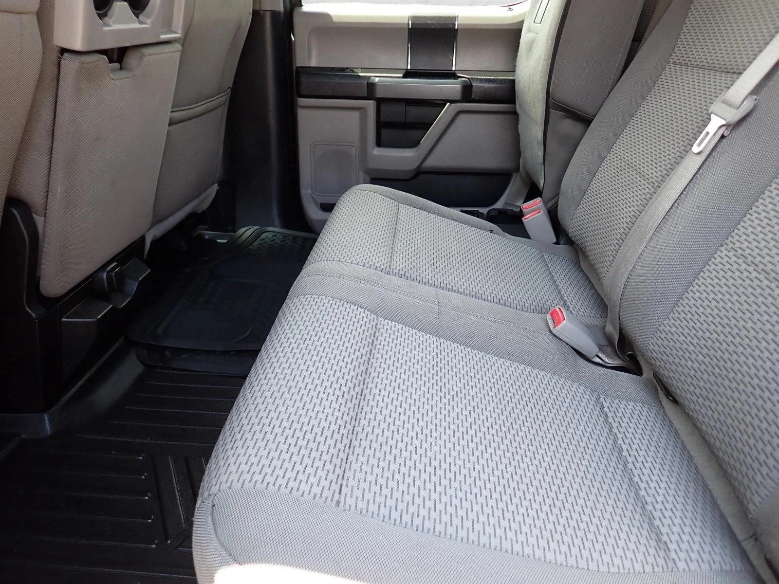 Used 2017 Magnetic Metallic Ford XLT image 9