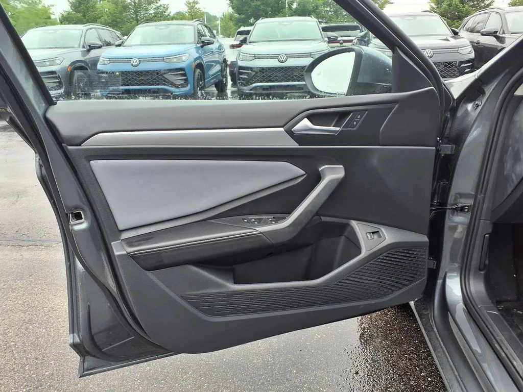 New 2026 Platinum Gray Metallic Volkswagen 1.5T SE image 8