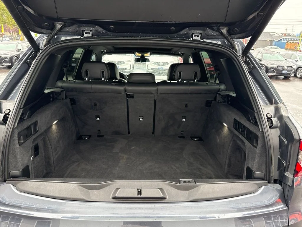 Used 2019 Gray BMW xDrive40i image 8