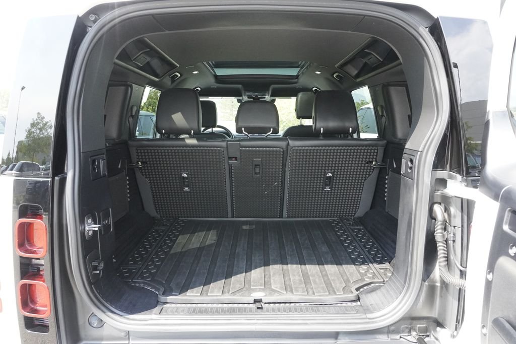 Used 2023 White Land Rover S image 31