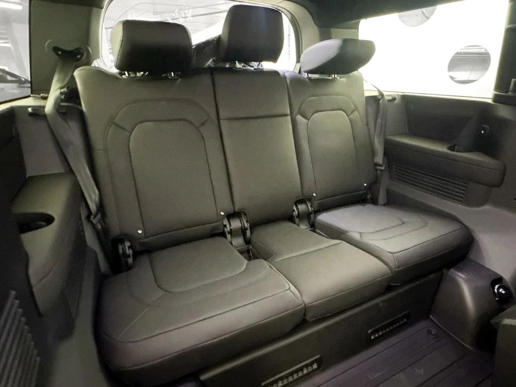 New 2026 Santorini Black Land Rover X-Dynamic SE image 28