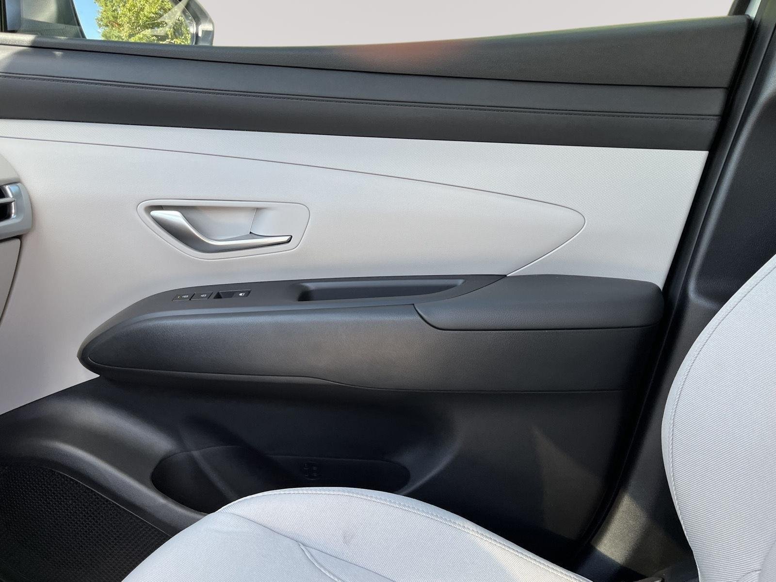 Used 2025 Shimmering Silver Hyundai SE image 23