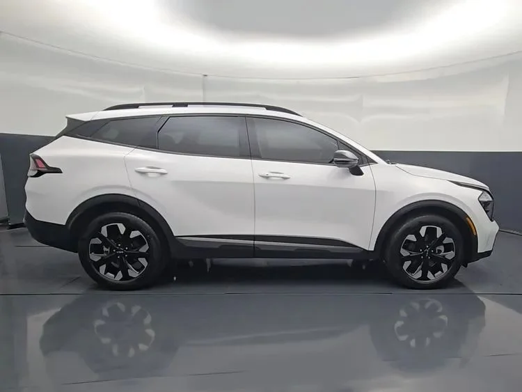 Used 2023 White Kia X-Line Sport Utility 4D image 8