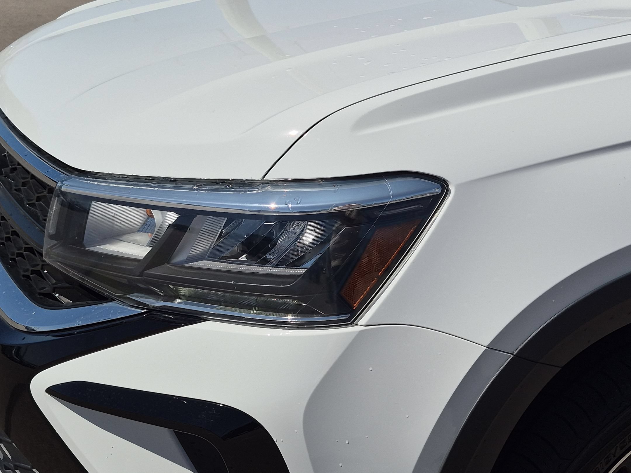 Used 2024 White Volkswagen SE image 10
