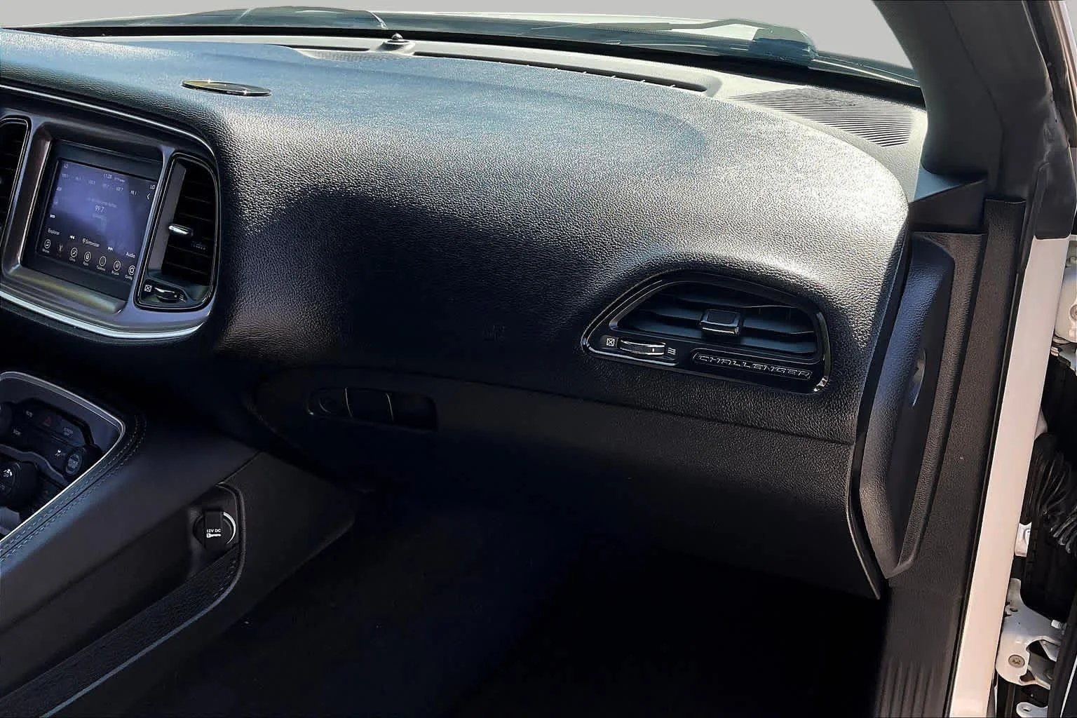 Used 2019 White Knuckle Clearcoat Dodge SXT image 18