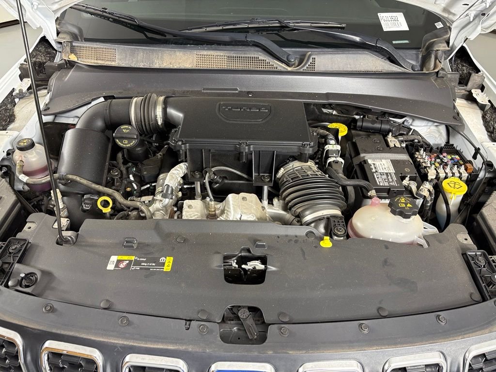 Used 2024 White Jeep Latitude image 41
