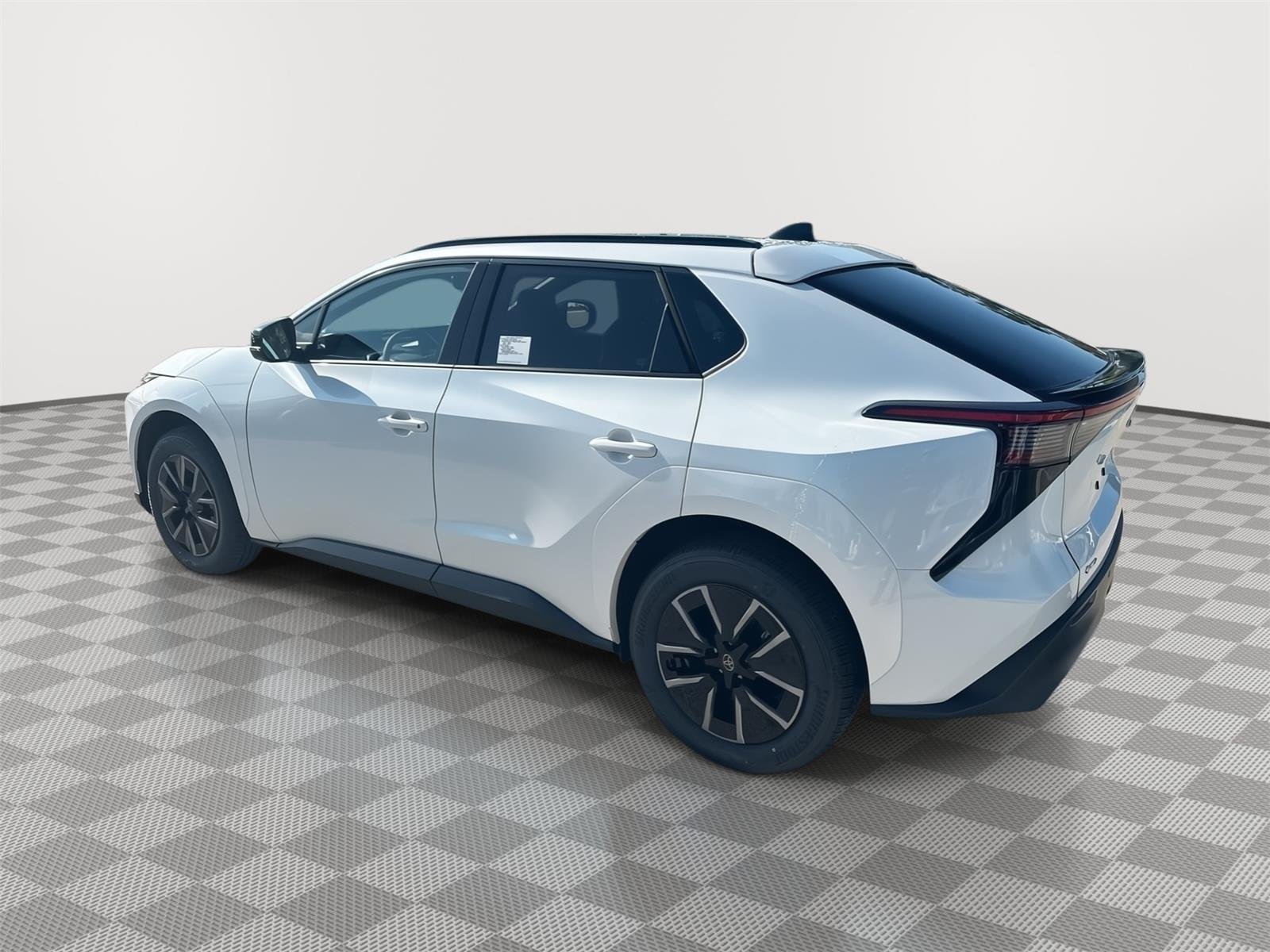 New 2026 Wind Chill Pearl <sup>1</sup> Toyota  XLE image 7
