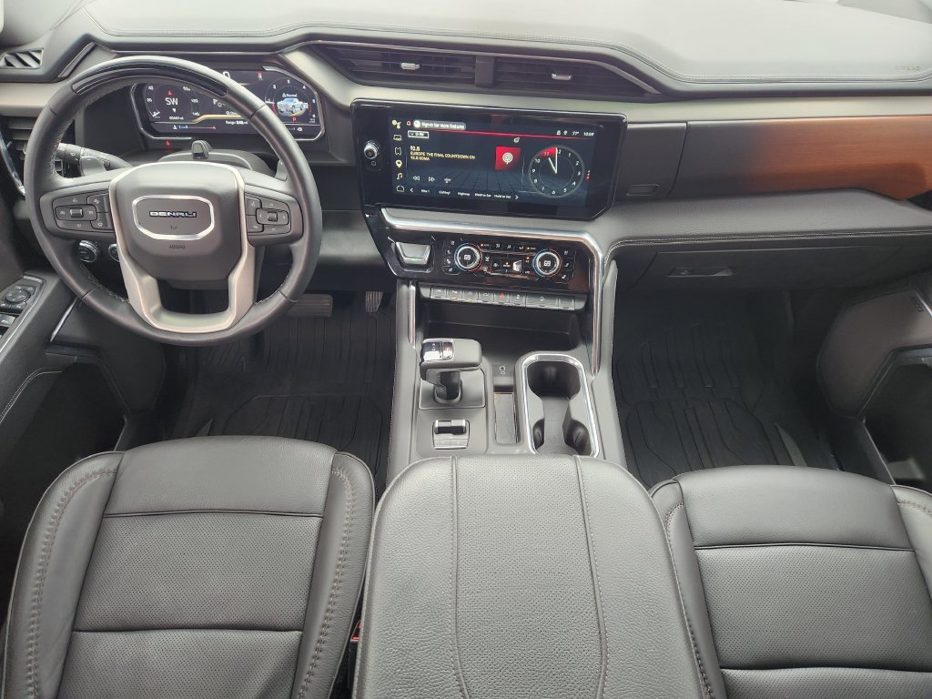 Used 2025 White GMC Denali image 26