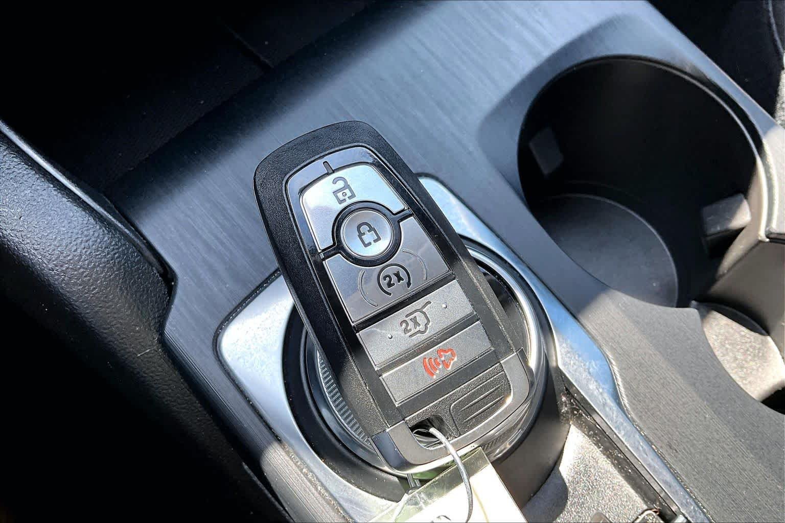 Used 2024 Vapor Blue Metallic Ford Active image 15